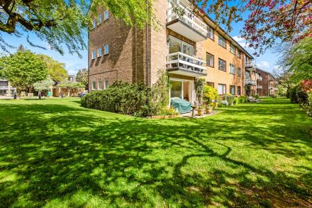 3 bedroom Flat for sale in Dukes Drive, Leicester