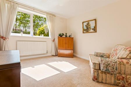 3 bedroom Flat for sale in Dukes Drive, Leicester