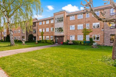 3 bedroom Flat for sale in Dukes Drive, Leicester