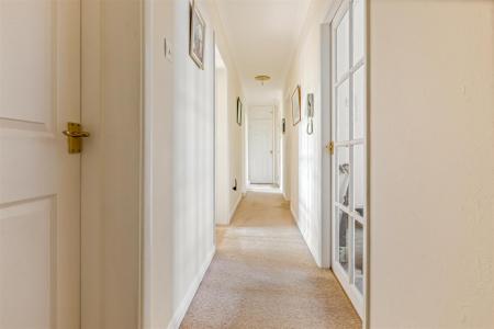 3 bedroom Flat for sale in Dukes Drive, Leicester