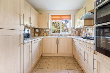 3 bedroom Flat for sale in Dukes Drive, Leicester