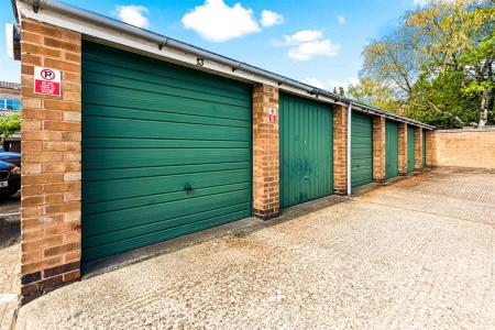 3 bedroom Flat for sale in Dukes Drive, Leicester