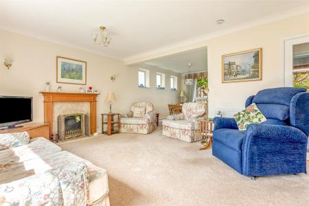 3 bedroom Flat for sale in Dukes Drive, Leicester