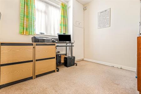 3 bedroom Flat for sale in Dukes Drive, Leicester