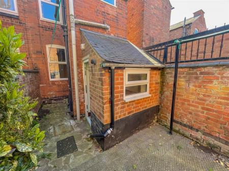 2 bedroom End of terrace house for sale in Cecilia Road, Leicester