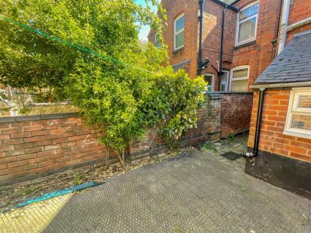 2 bedroom End of terrace house for sale in Cecilia Road, Leicester