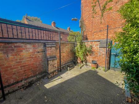 2 bedroom End of terrace house for sale in Cecilia Road, Leicester