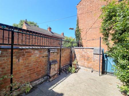 2 bedroom End of terrace house for sale in Cecilia Road, Leicester