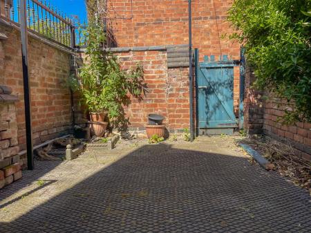 2 bedroom End of terrace house for sale in Cecilia Road, Leicester