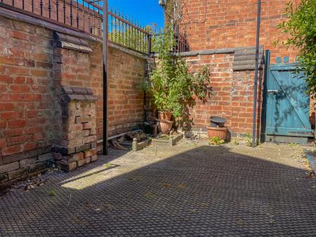 2 bedroom End of terrace house for sale in Cecilia Road, Leicester