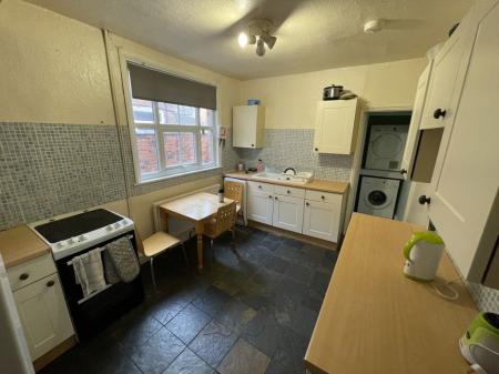 4 bedroom Property to let in Briton Street, Leicester