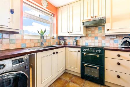 2 bedroom Maisonette for sale in Okehampton Avenue, Leicester