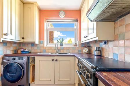2 bedroom Maisonette for sale in Okehampton Avenue, Leicester