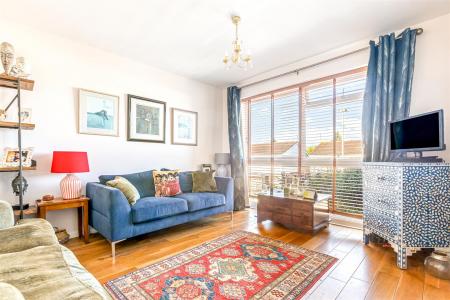 2 bedroom Maisonette for sale in Okehampton Avenue, Leicester