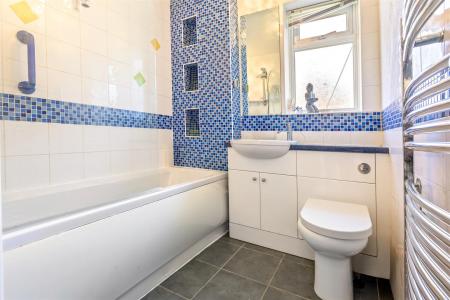 2 bedroom Maisonette for sale in Okehampton Avenue, Leicester