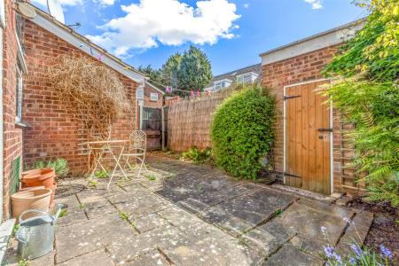 2 bedroom Maisonette for sale in Okehampton Avenue, Leicester