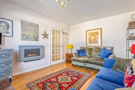 2 bedroom Maisonette for sale in Okehampton Avenue, Leicester