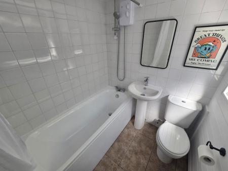 2 bedroom Property to let in Cradock Road, Leicester