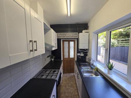 2 bedroom Property to let in Cradock Road, Leicester