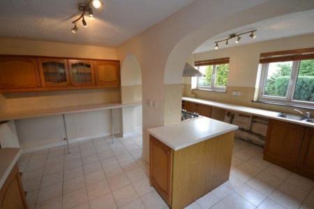 4 bedroom Property to let in Barnstaple Close, Leicester