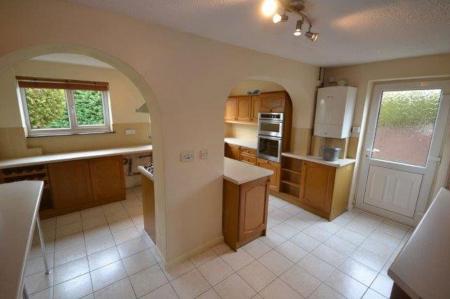 4 bedroom Property to let in Barnstaple Close, Leicester