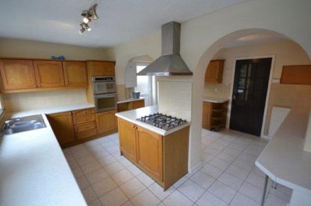4 bedroom Property to let in Barnstaple Close, Leicester