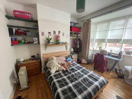 4 bedroom Property to let in Fosse Road South, Leicester