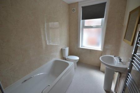 2 bedroom Property to let in Cradock Road, Leicester