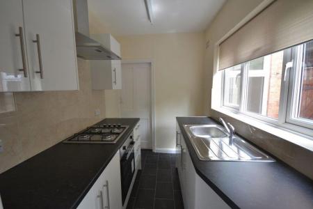 2 bedroom Property to let in Cradock Road, Leicester