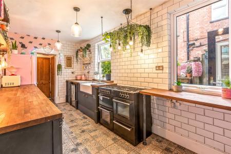 3 bedroom Terraced House for sale in Knighton Fields Road West, Leicester