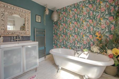 3 bedroom Terraced House for sale in Knighton Fields Road West, Leicester