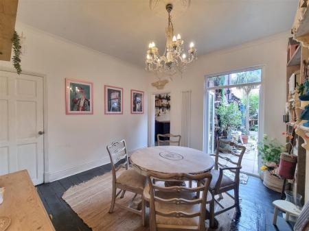 3 bedroom Terraced House for sale in Knighton Fields Road West, Leicester