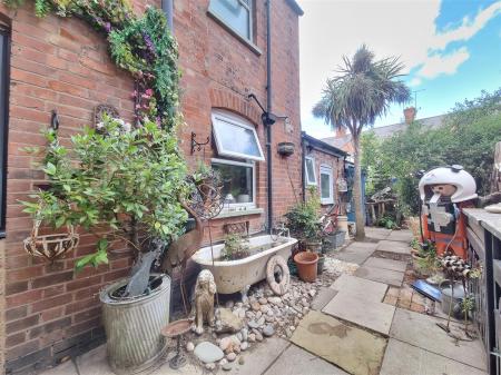 3 bedroom Terraced House for sale in Knighton Fields Road West, Leicester