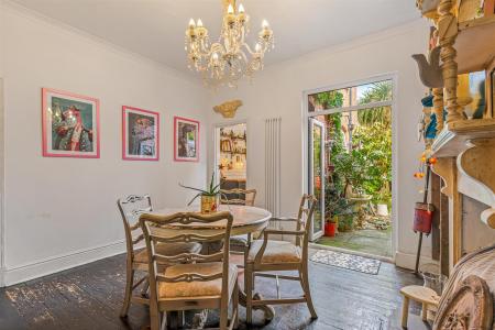 3 bedroom Terraced House for sale in Knighton Fields Road West, Leicester