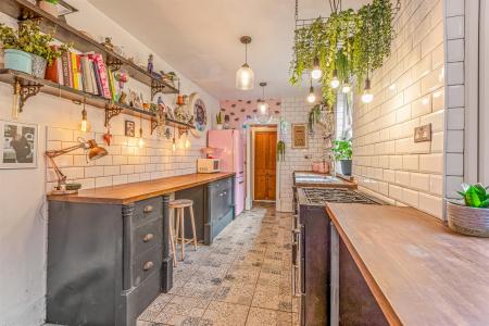 3 bedroom Terraced House for sale in Knighton Fields Road West, Leicester