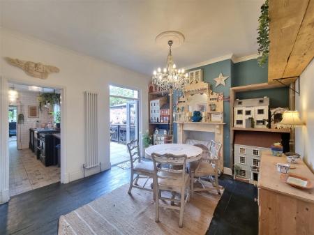 3 bedroom Terraced House for sale in Knighton Fields Road West, Leicester