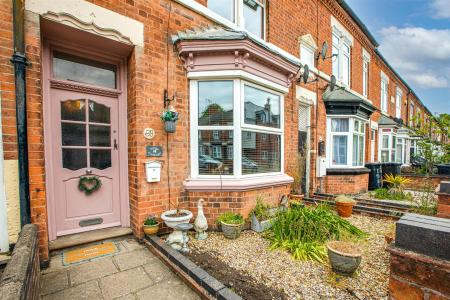 3 bedroom Terraced House for sale in Knighton Fields Road West, Leicester