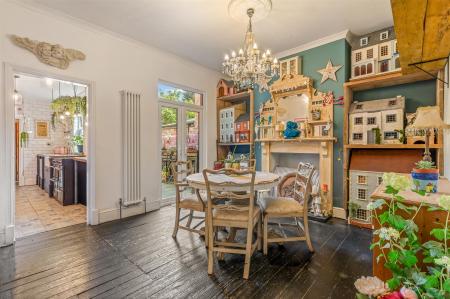 3 bedroom Terraced House for sale in Knighton Fields Road West, Leicester
