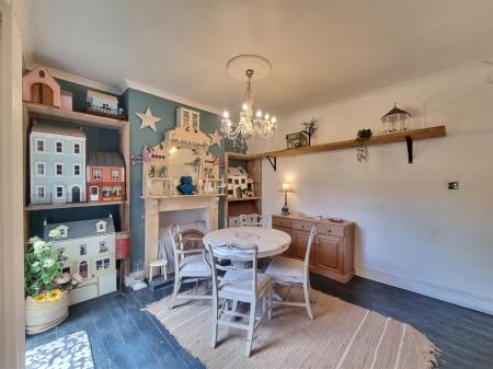 3 bedroom Terraced House for sale in Knighton Fields Road West, Leicester