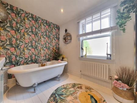 3 bedroom Terraced House for sale in Knighton Fields Road West, Leicester