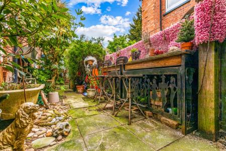 3 bedroom Terraced House for sale in Knighton Fields Road West, Leicester