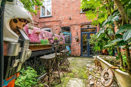 3 bedroom Terraced House for sale in Knighton Fields Road West, Leicester