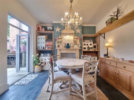 3 bedroom Terraced House for sale in Knighton Fields Road West, Leicester