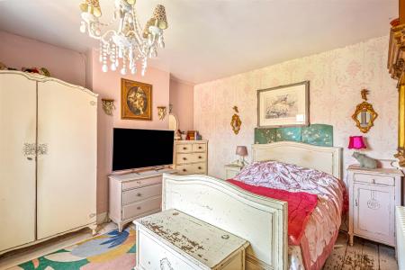 3 bedroom Terraced House for sale in Knighton Fields Road West, Leicester