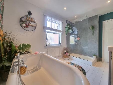 3 bedroom Terraced House for sale in Knighton Fields Road West, Leicester