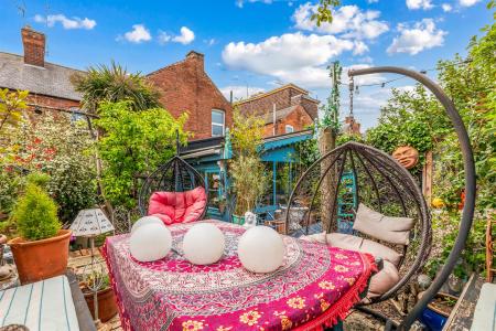 3 bedroom Terraced House for sale in Knighton Fields Road West, Leicester