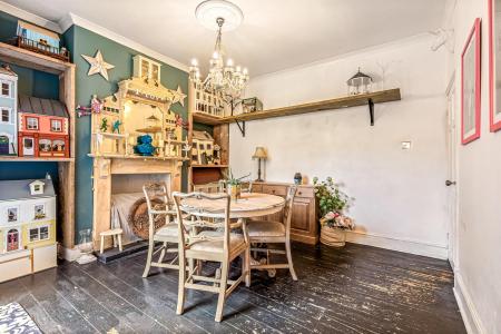 3 bedroom Terraced House for sale in Knighton Fields Road West, Leicester