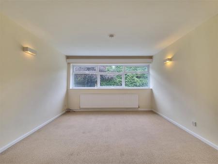 1 bedroom Flat for sale in Elmfield Ave, Stoneygate LE2 1RD