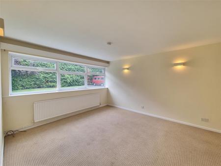 1 bedroom Flat for sale in Elmfield Ave, Stoneygate LE2 1RD