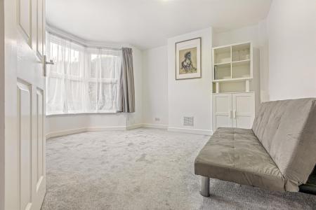 3 bedroom Semi-detached house for sale in Oakfield Road, Leicester